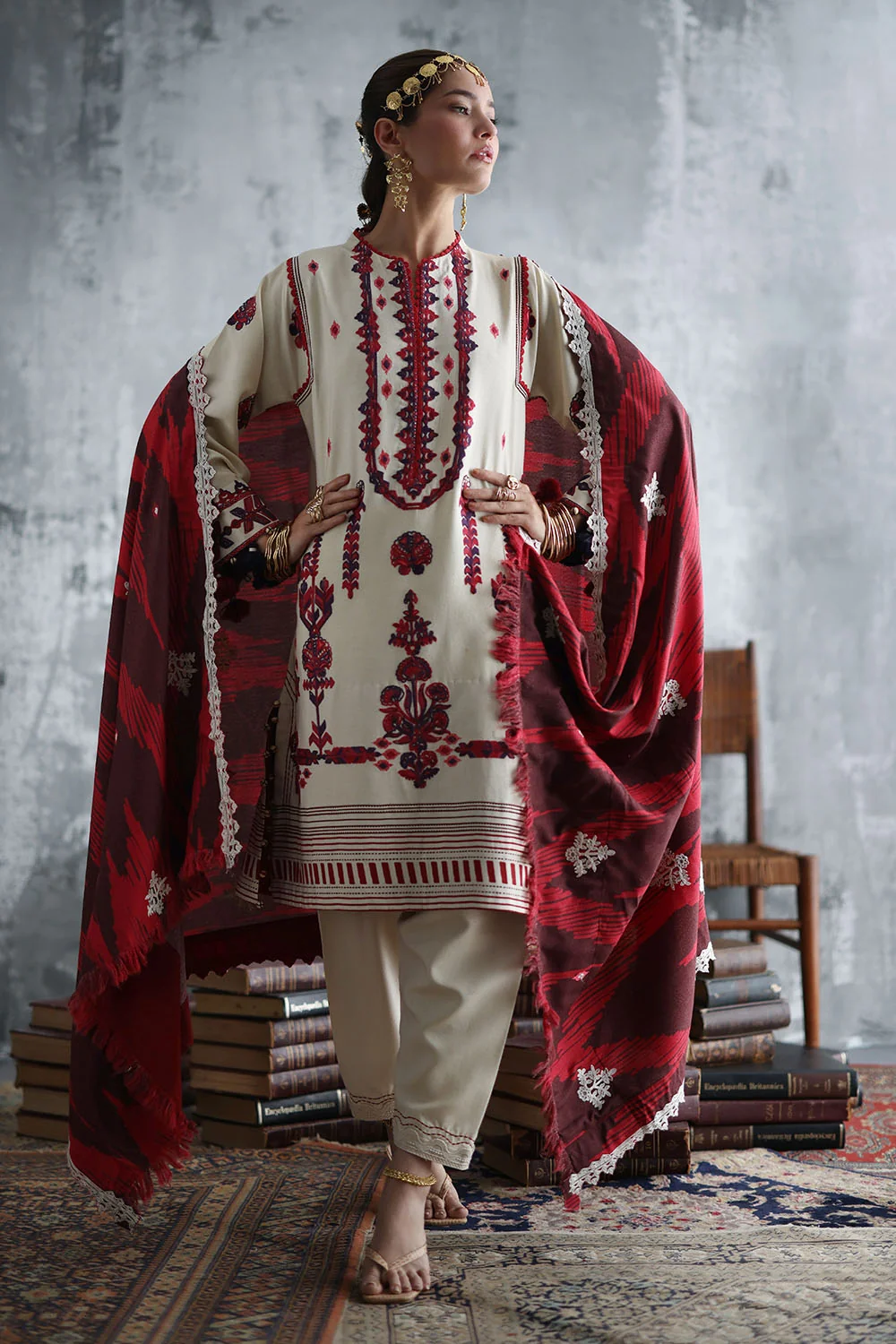 Gul Ahmed 3 Piece Embroidered Printed Karandi Suit with Printed Karandi Dupatta